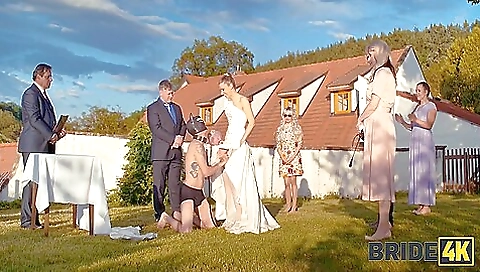 Married guy with a hot girl Married guy with a hot girl