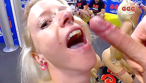 Mas stuffed by a huge cock