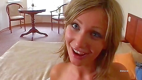 She's alad dancing and tak dildo