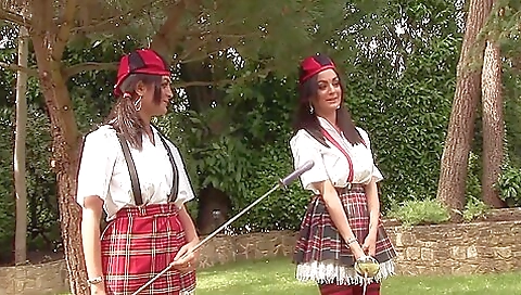 Slutty blonde's pussy gets pounded