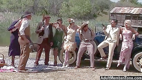 Maria and socketsang wilson jacuzziothr rubdown in a slip